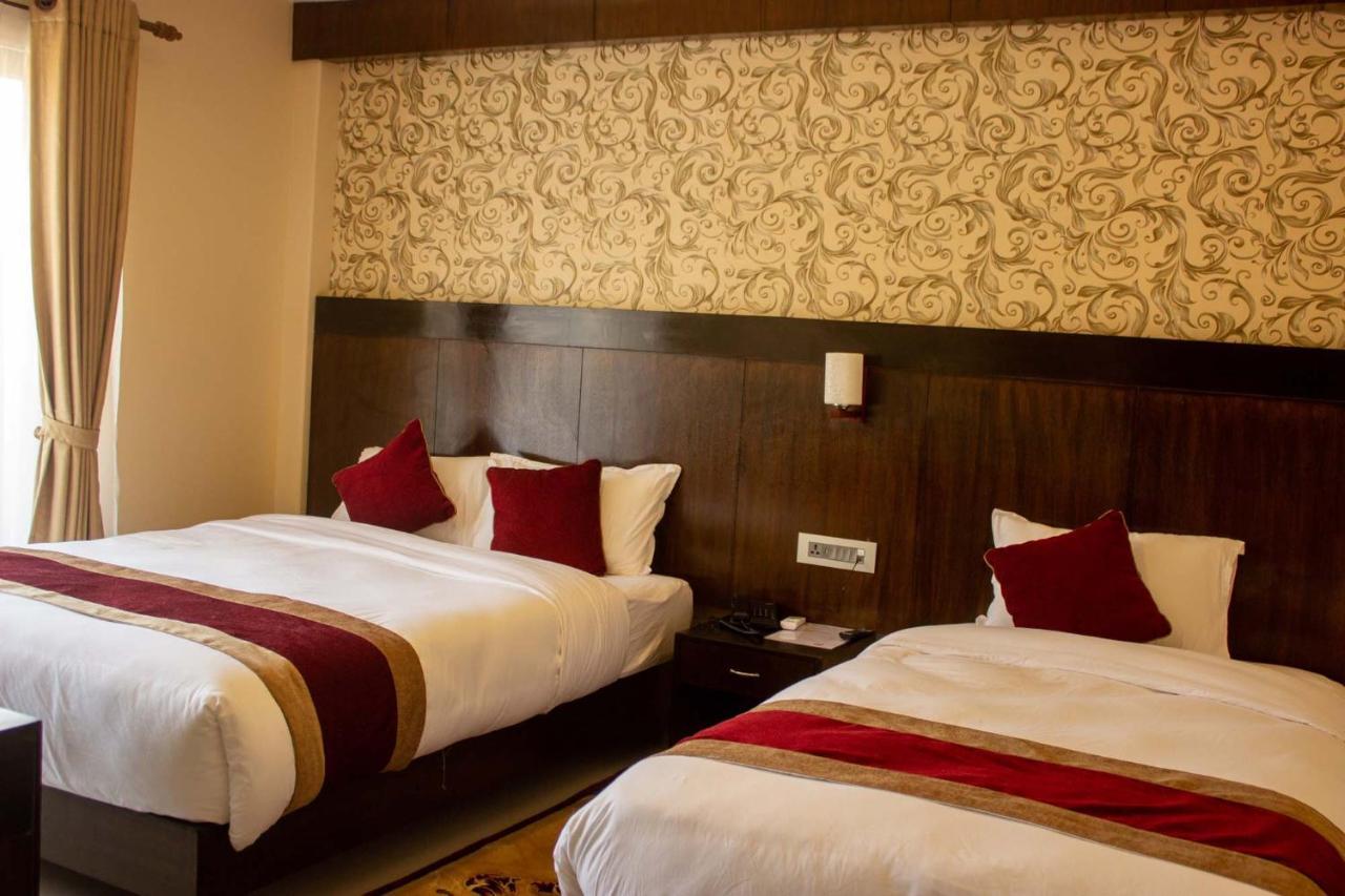 פוקהרה Hotel Silverline מראה חיצוני תמונה
